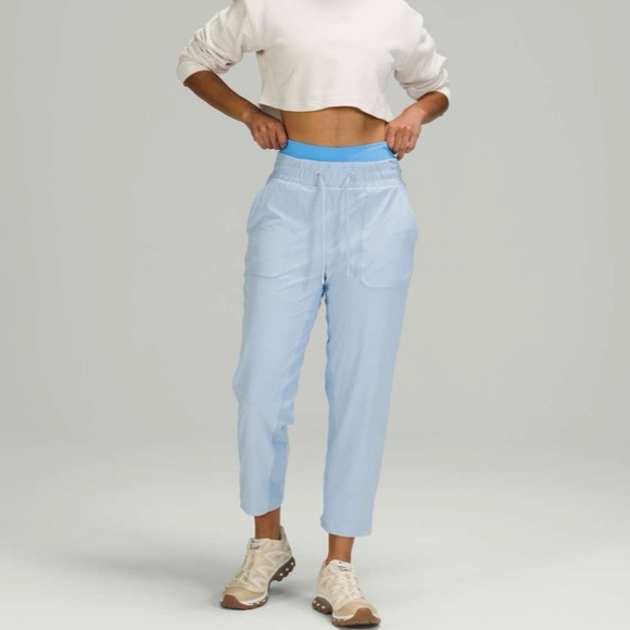 Lululemon Women’s Beyond the Studio High Rise Crop in Blue Linen, Size 2 - Picture 1 of 14
